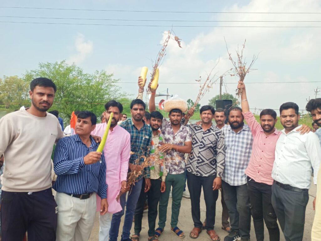 ऐतिहासिक किसान न्याय यात्रा सैलाना नगर में कांग्रेस ने विशाल ट्रेक्टर रैली निकाली