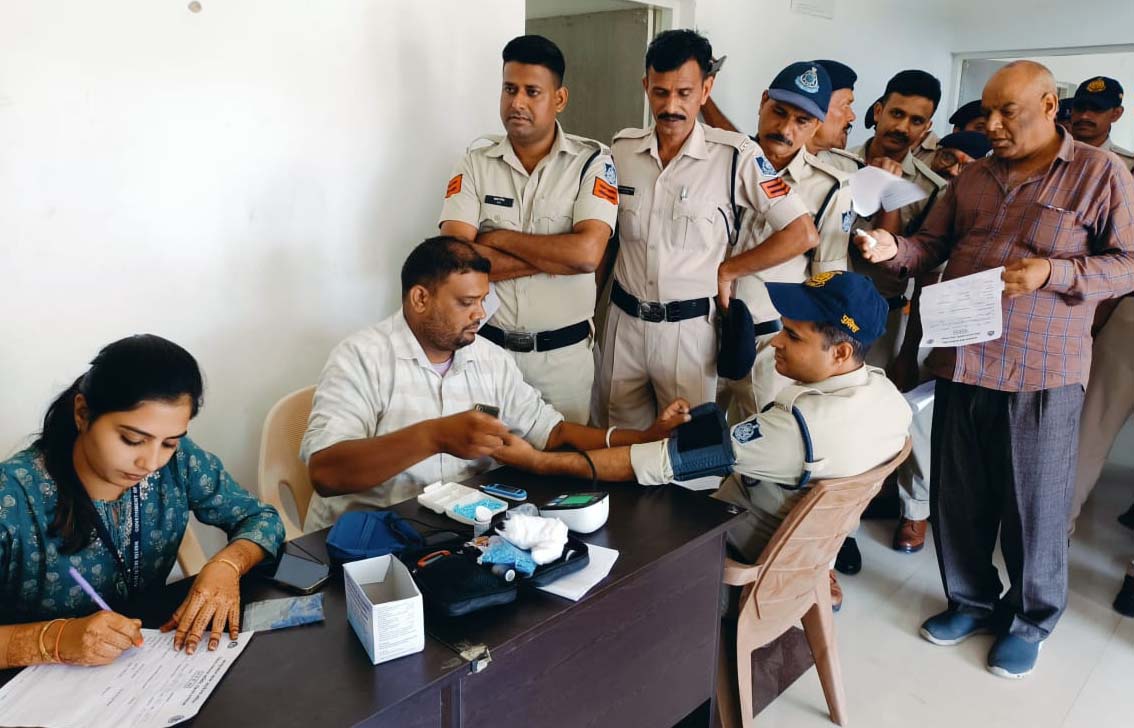 पुलिस विभाग के अधिकारी, कर्मचारियों के लिए स्वास्थ्य शिविर का आयोजन